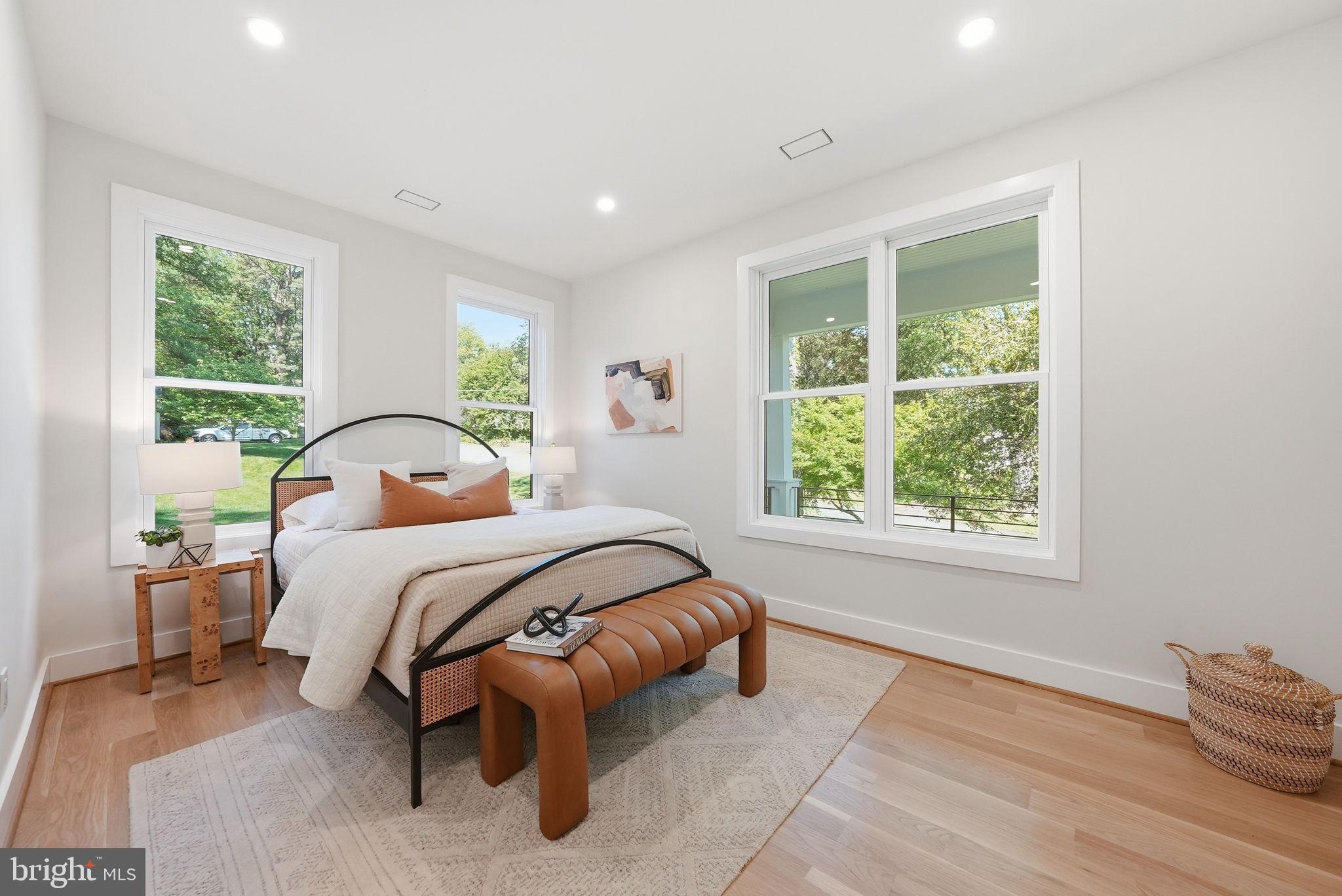 WESTHAMPTON - Residential