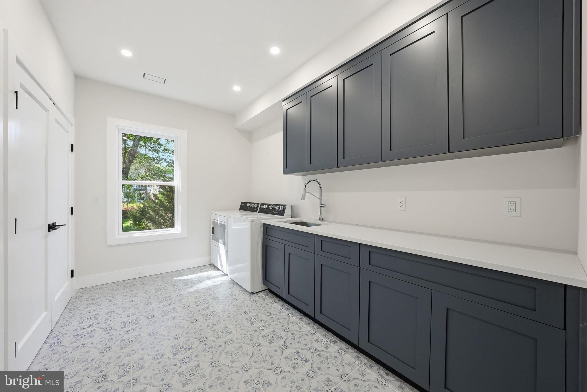 WESTHAMPTON - Residential