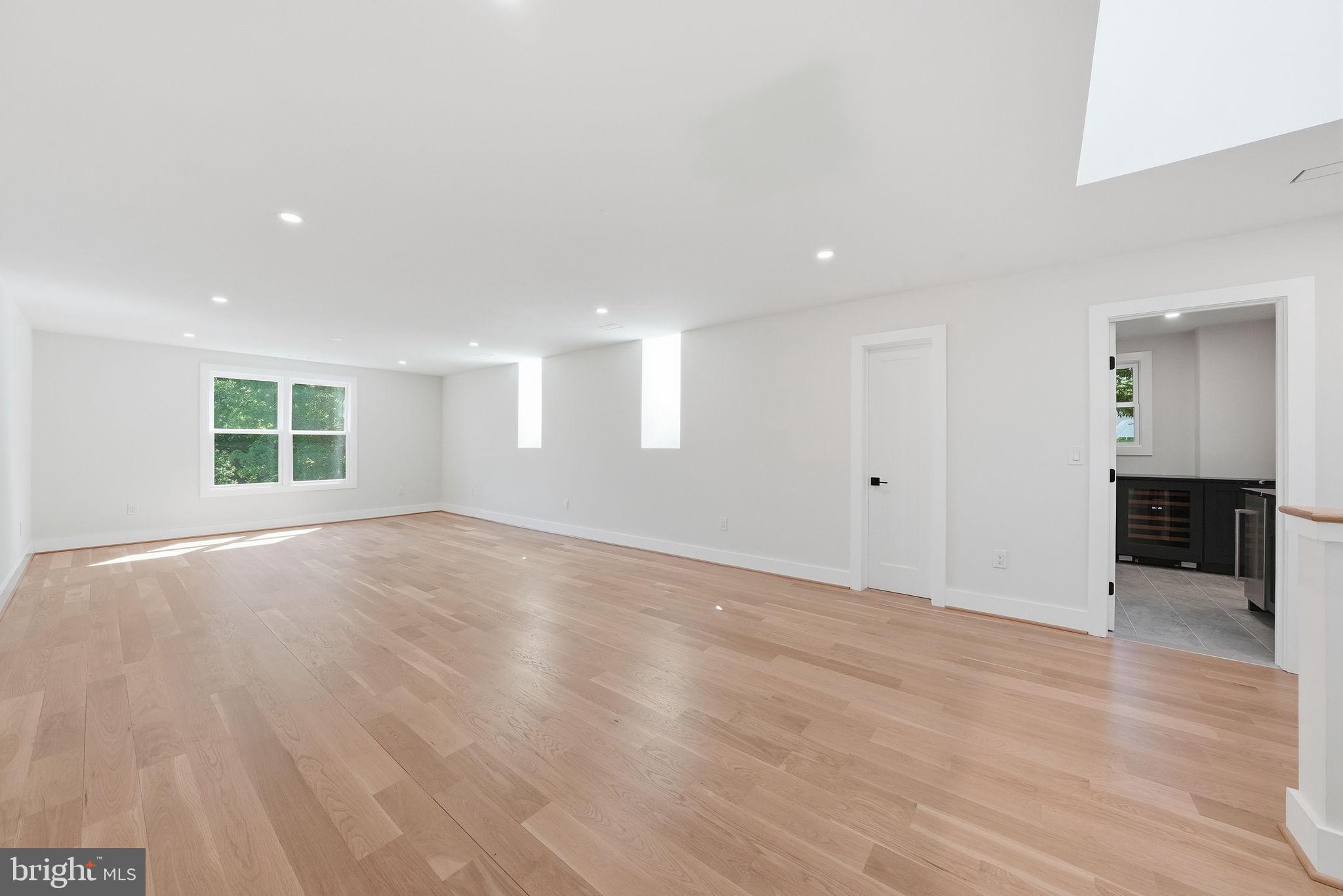 WESTHAMPTON - Residential