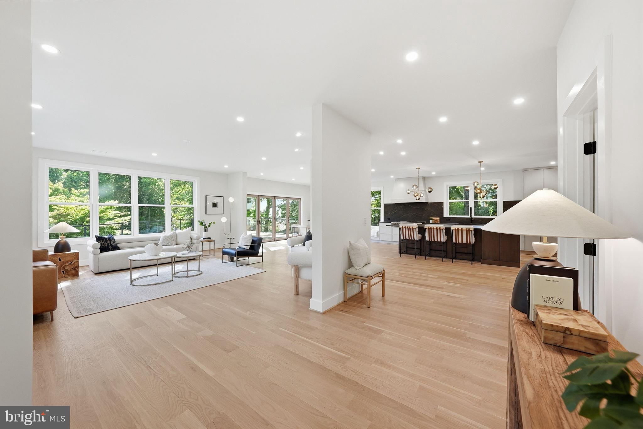 WESTHAMPTON - Residential