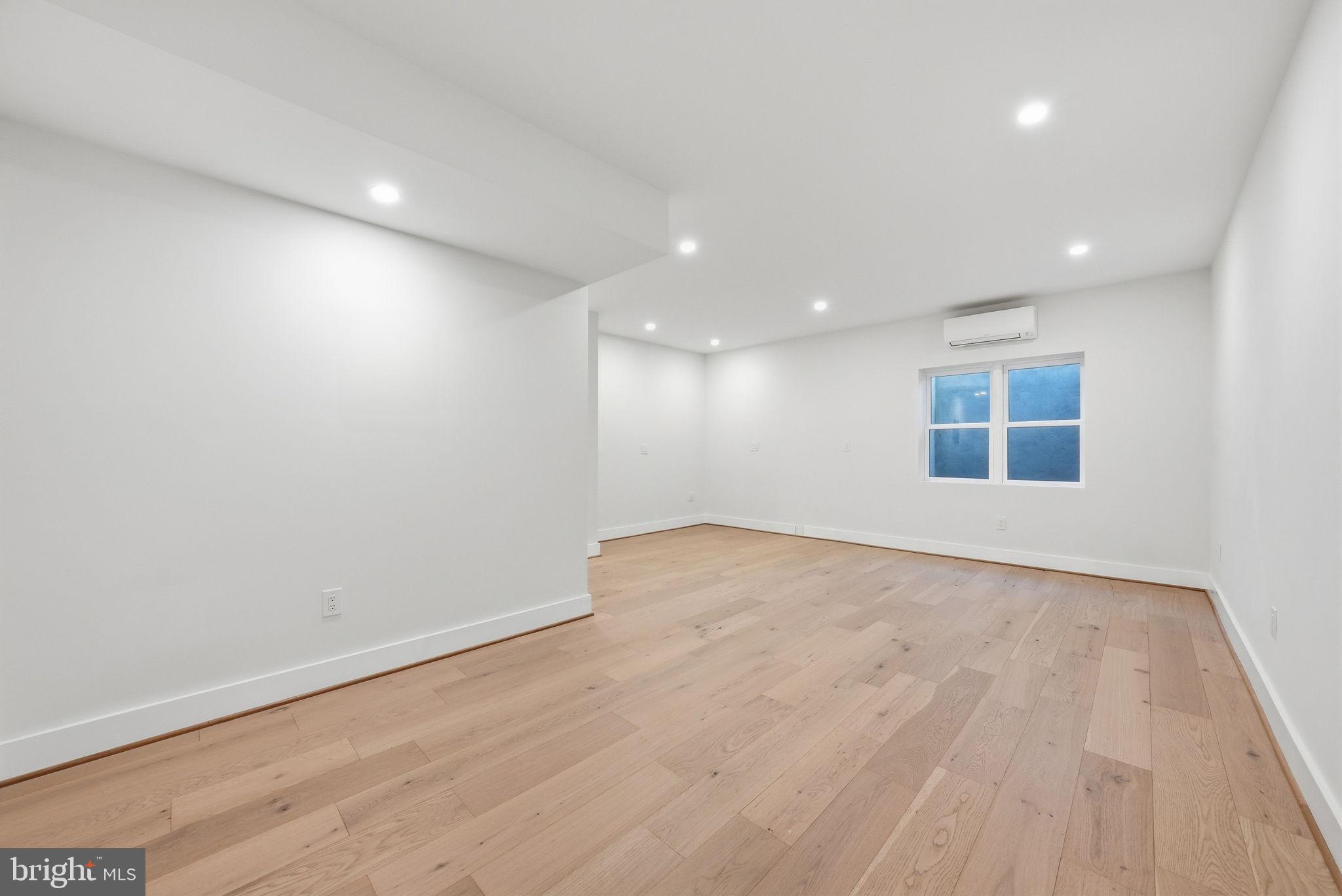 WESTHAMPTON - Residential