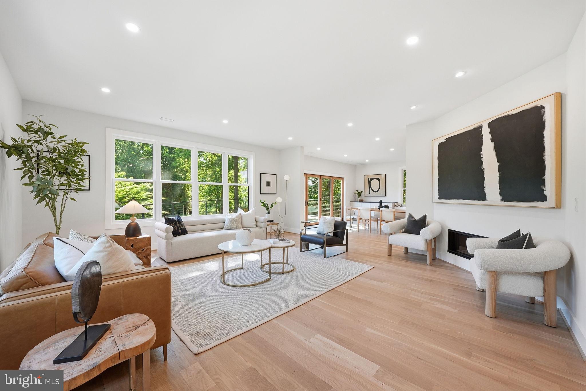 WESTHAMPTON - Residential