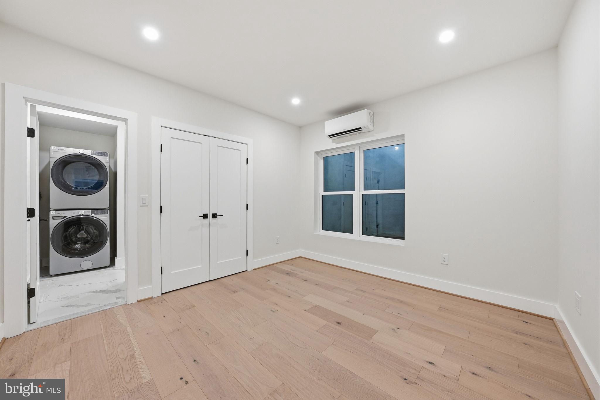 WESTHAMPTON - Residential
