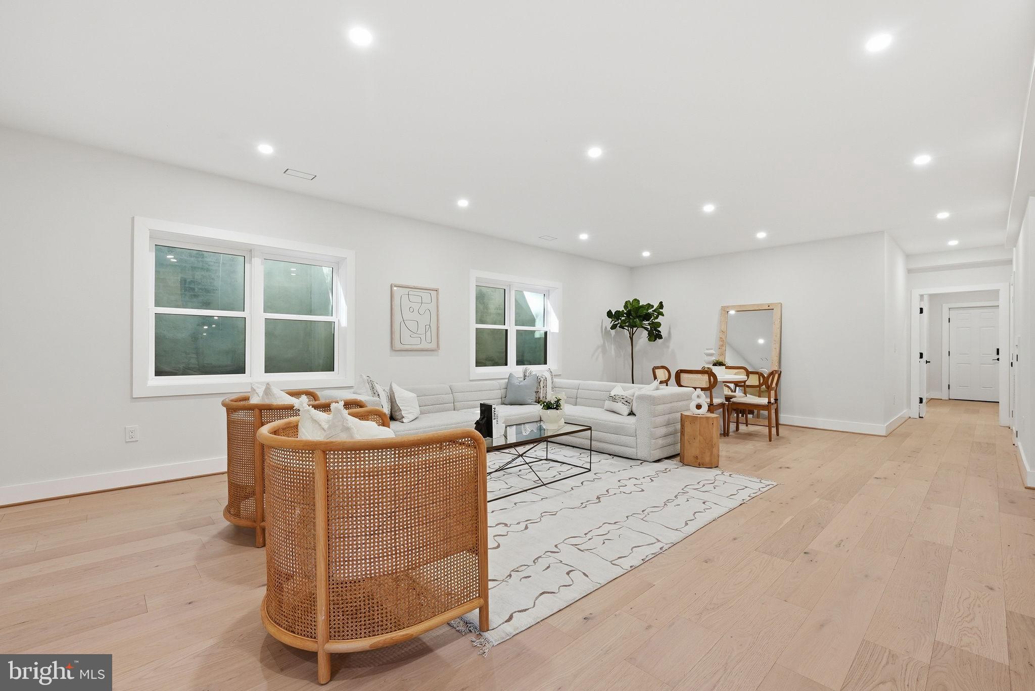 WESTHAMPTON - Residential