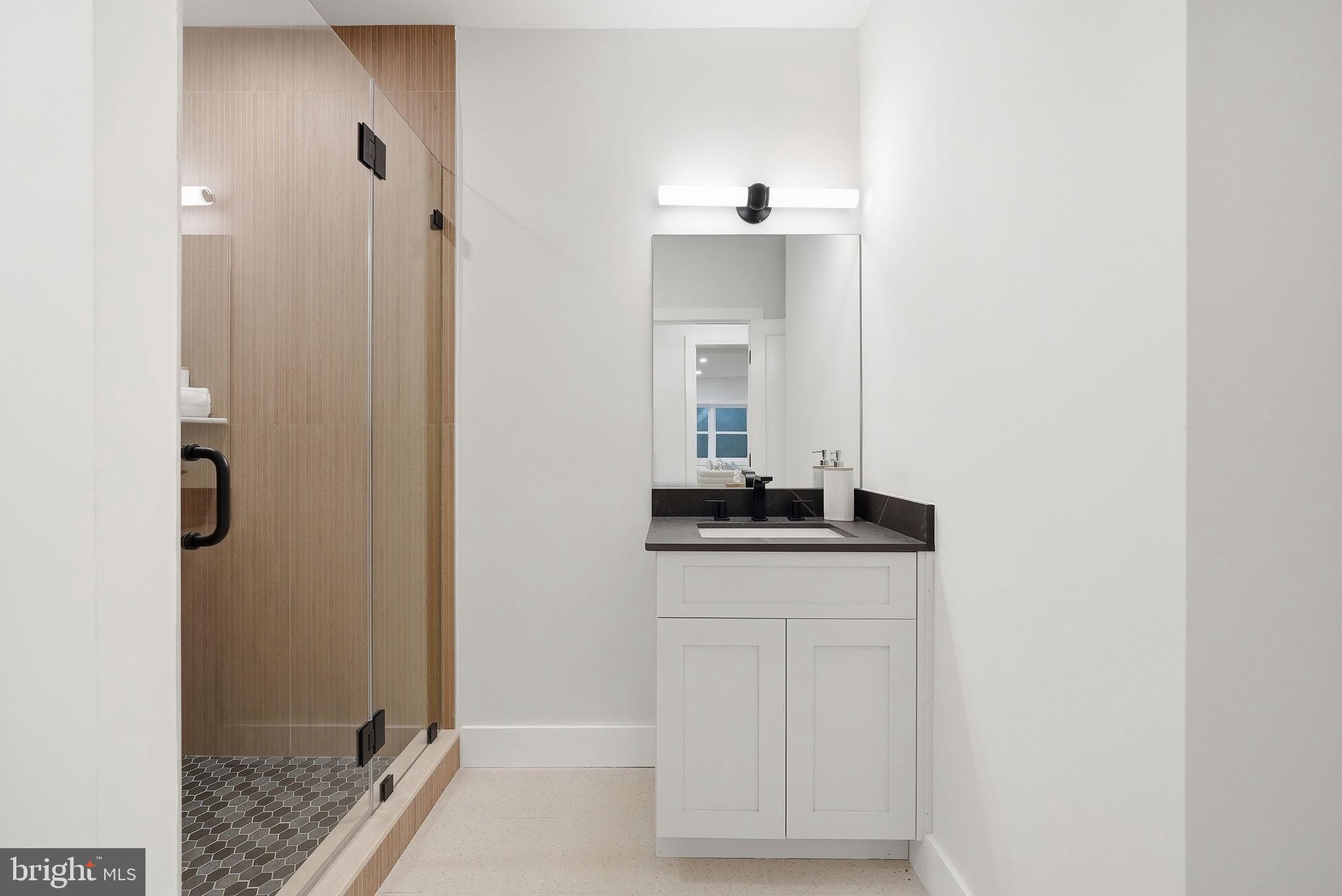 WESTHAMPTON - Residential