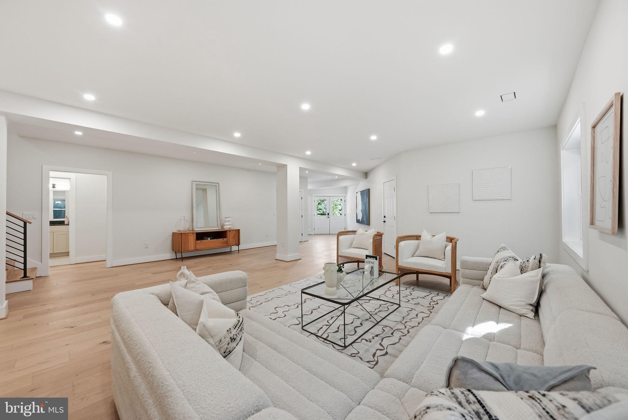 WESTHAMPTON - Residential