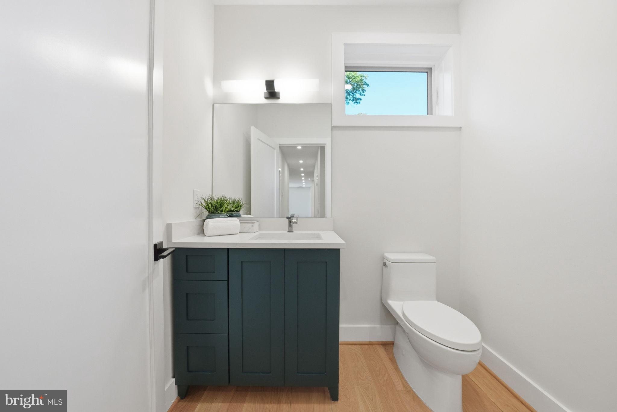 WESTHAMPTON - Residential