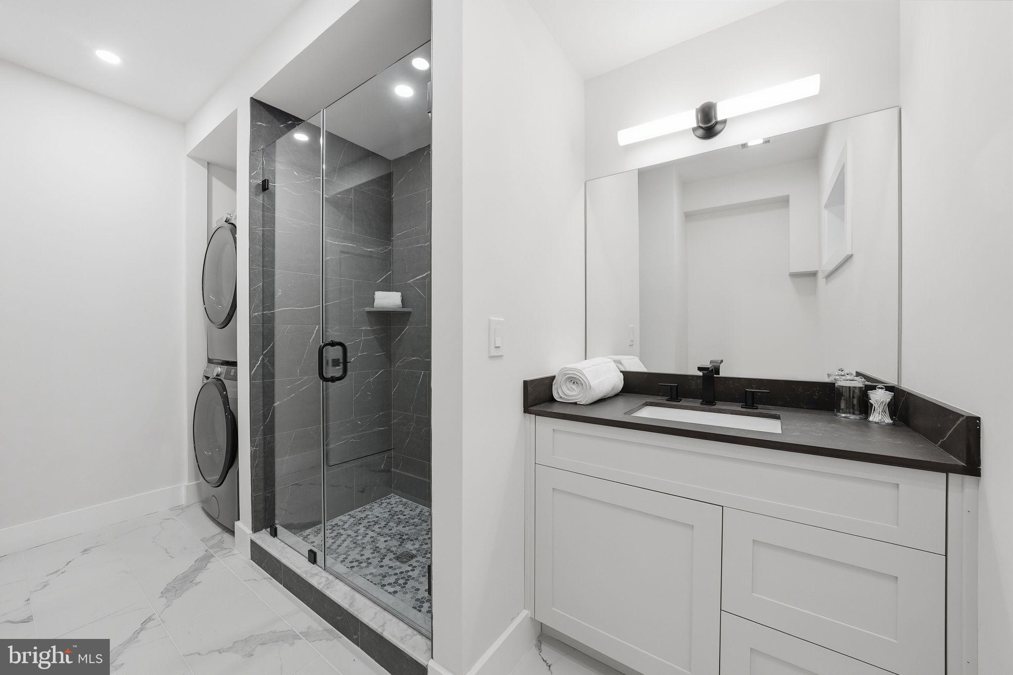 WESTHAMPTON - Residential