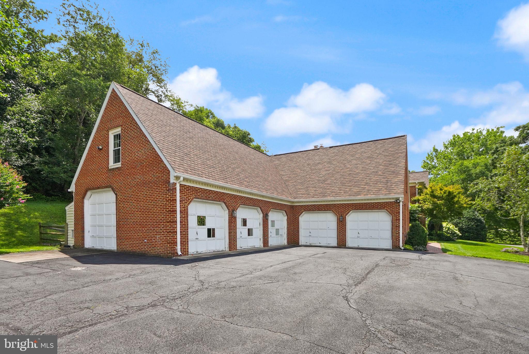 POPES HEAD ESTATES - Residential