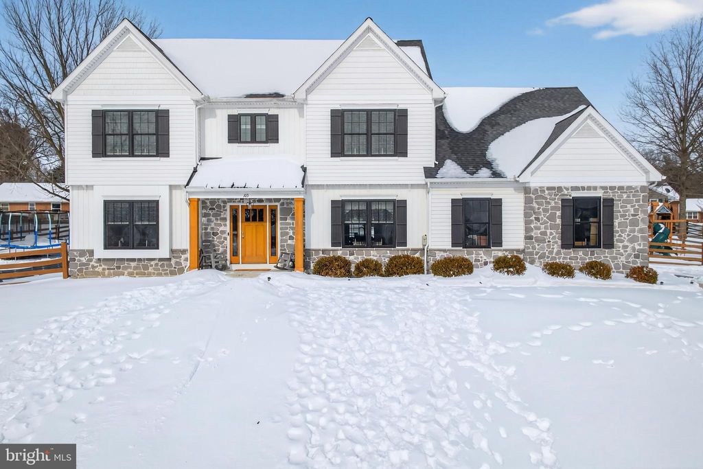 Photo of 103 E Woods Drive, LITITZ, PA 17543 (MLS # PALA2082572)