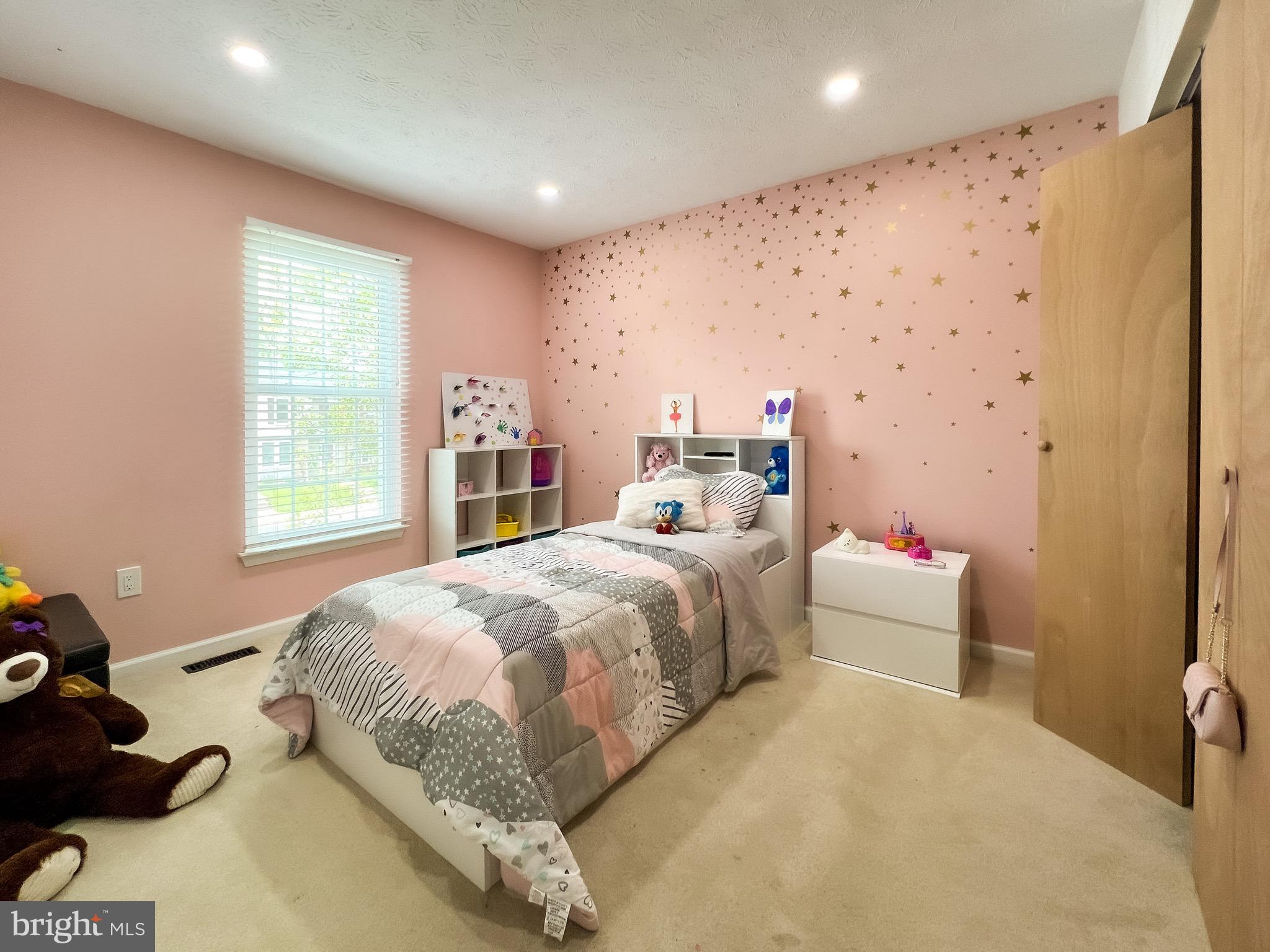 ROBIN MEADOWS - Residential