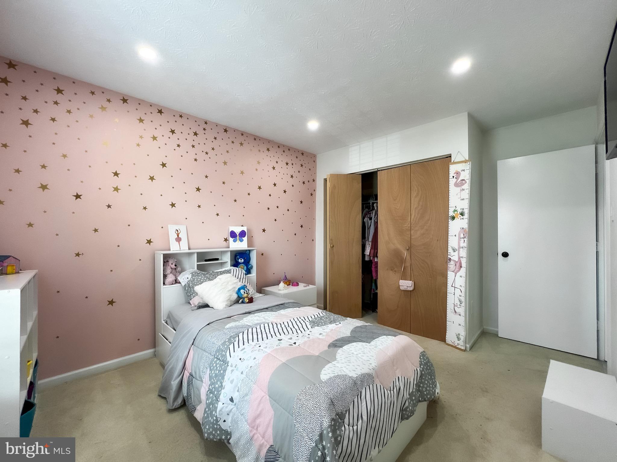 ROBIN MEADOWS - Residential