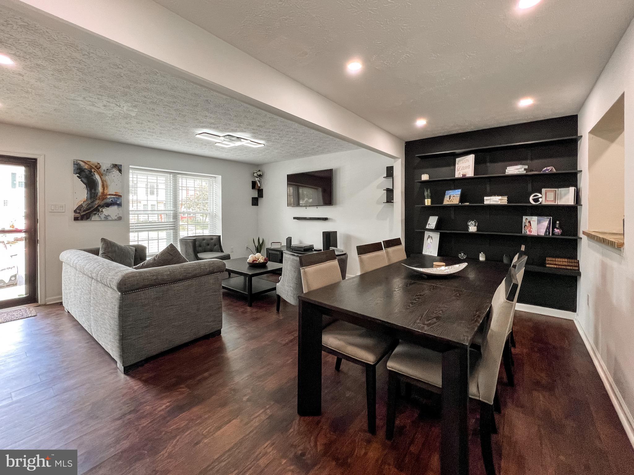 ROBIN MEADOWS - Residential