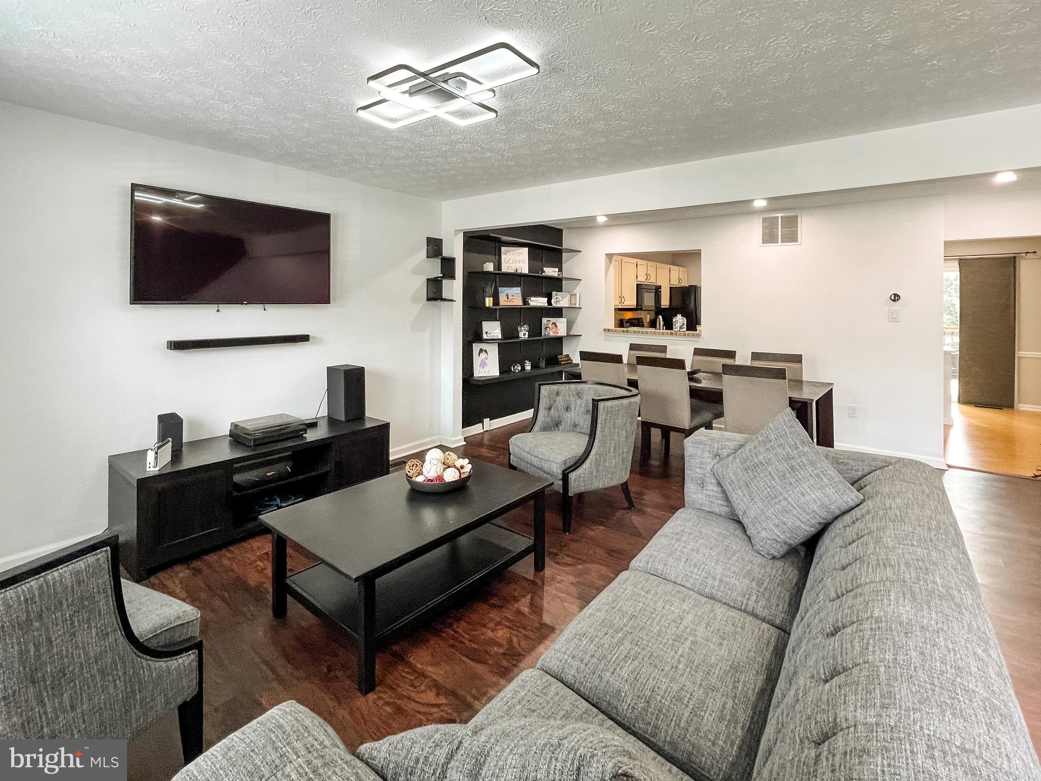 ROBIN MEADOWS - Residential