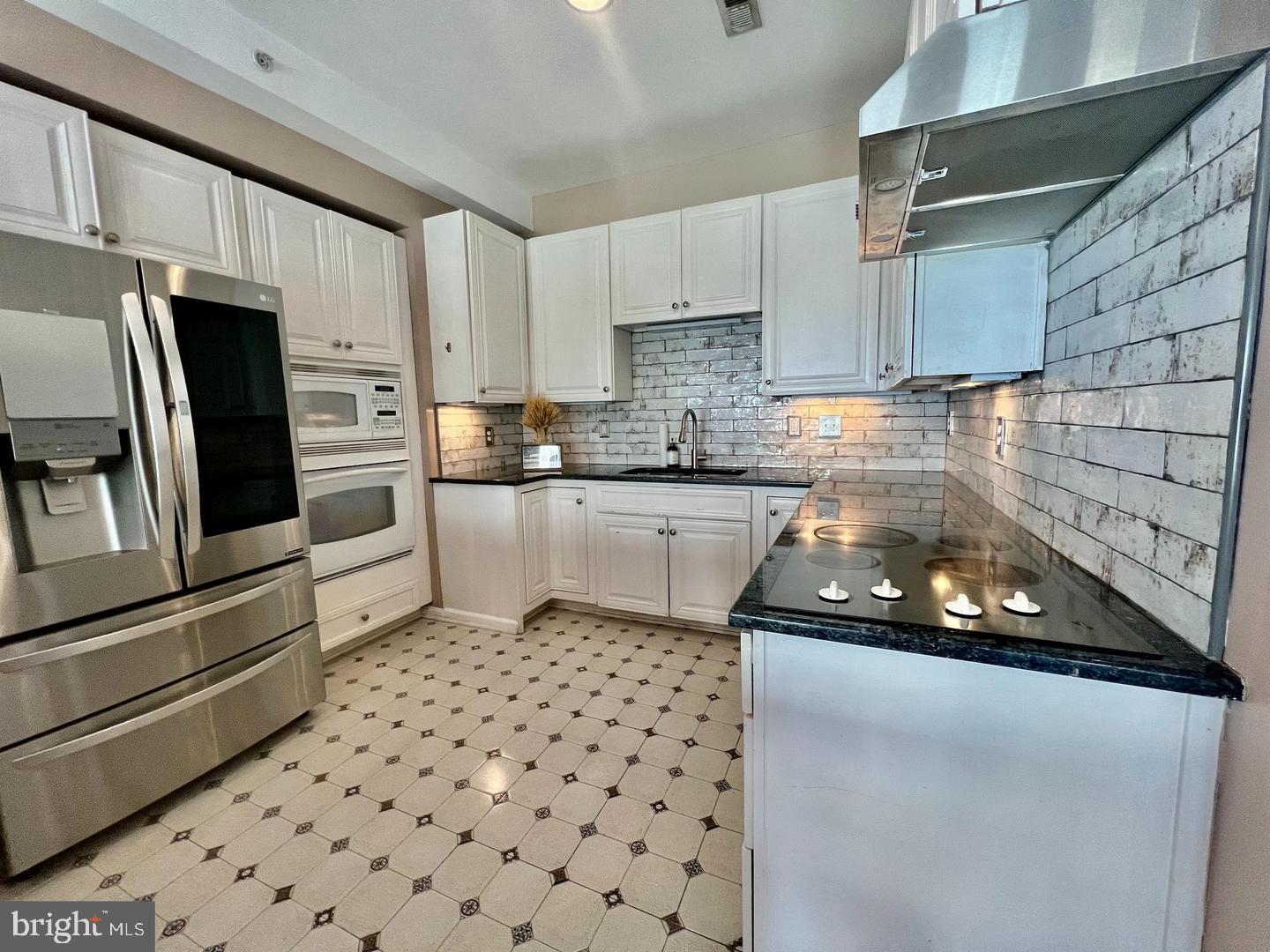802 WALNUT AVENUE