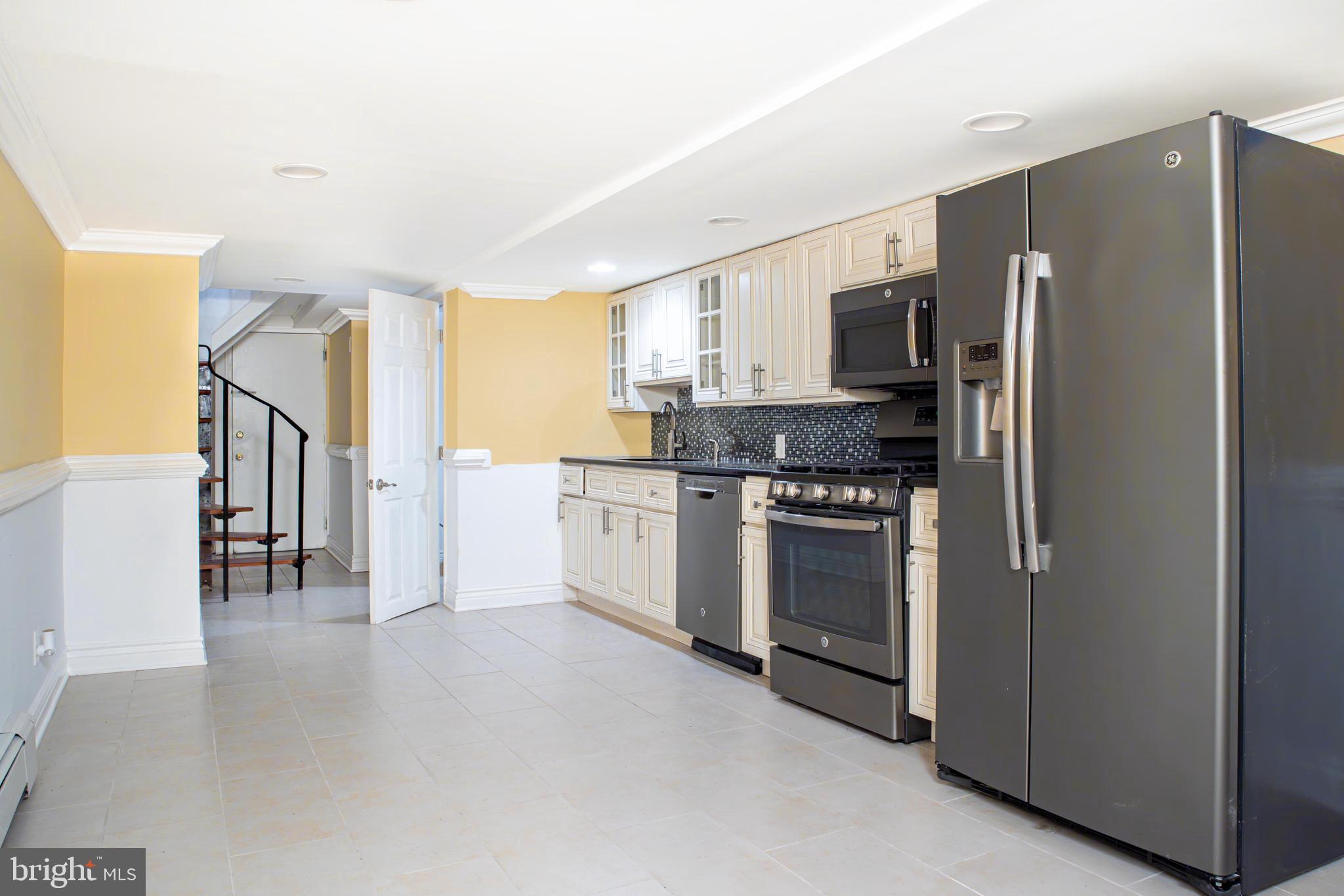 WASHINGTON SQ WEST - Residential Lease