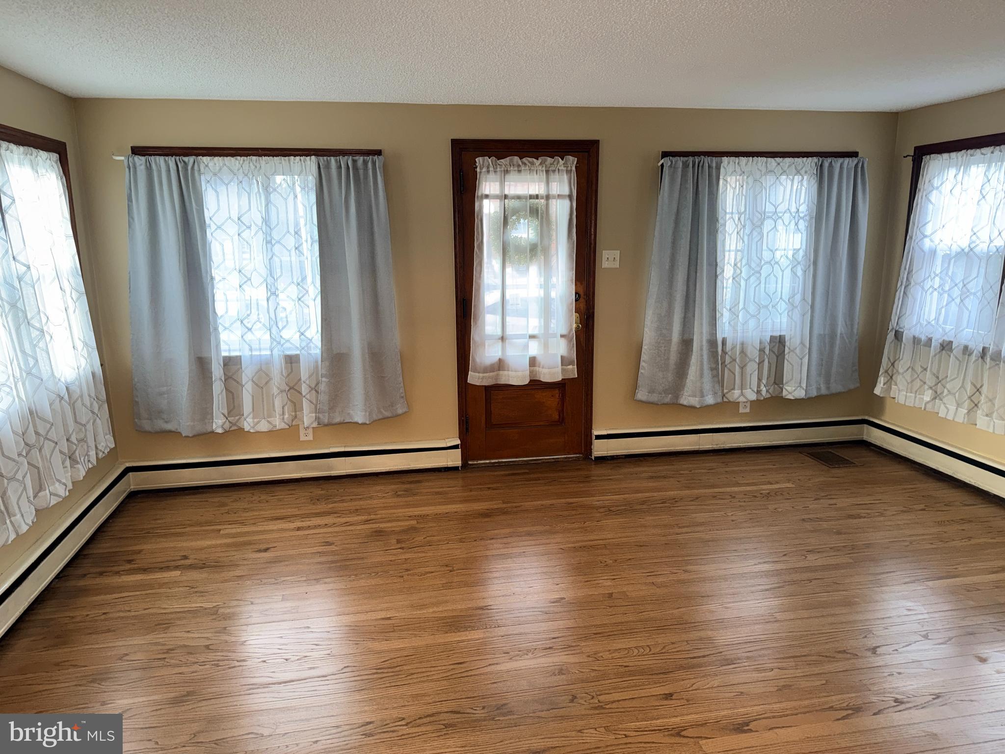 LESTER - Residential