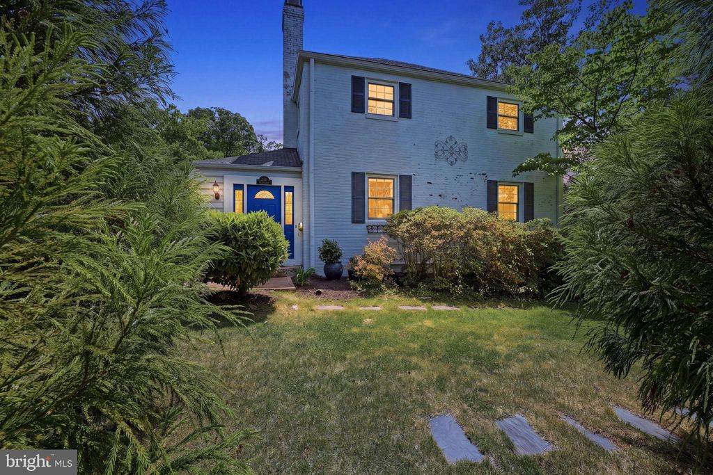 Photo of 7601 Hollins Road, HENRICO, VA 23229 (MLS # VAHN2001232)