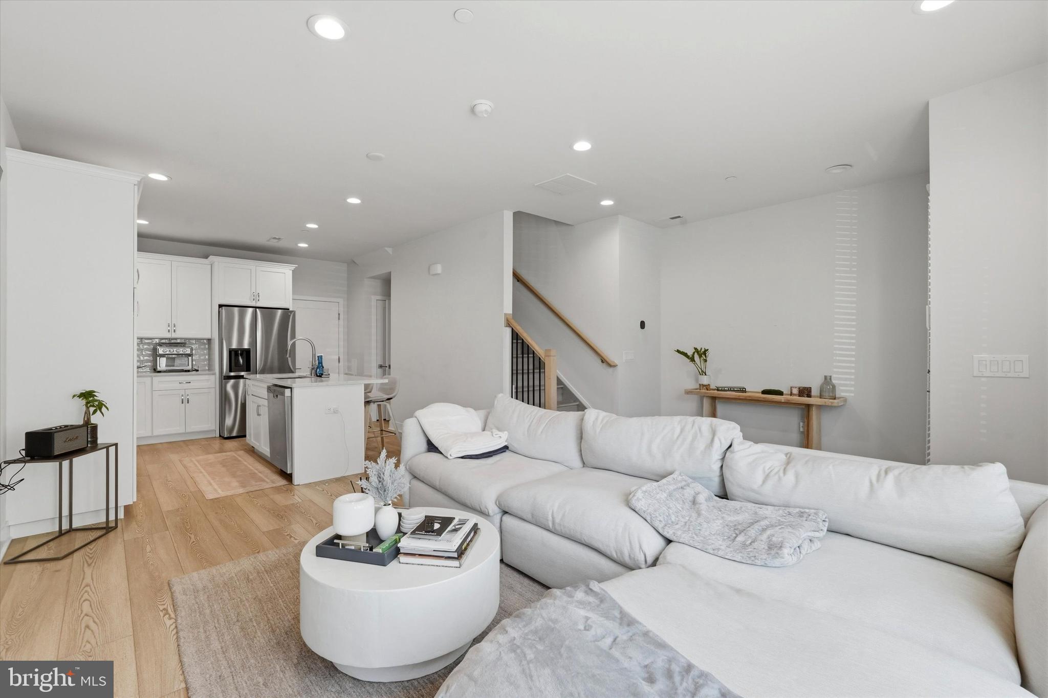 2160 NORTHBANK PLACE 166