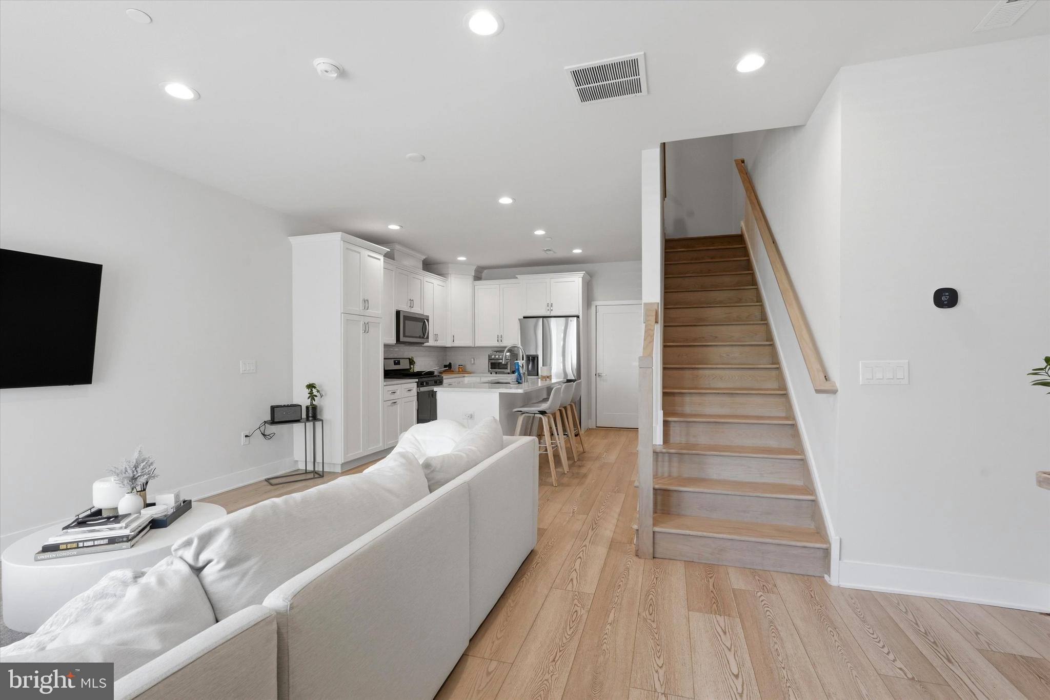 2160 NORTHBANK PLACE 166