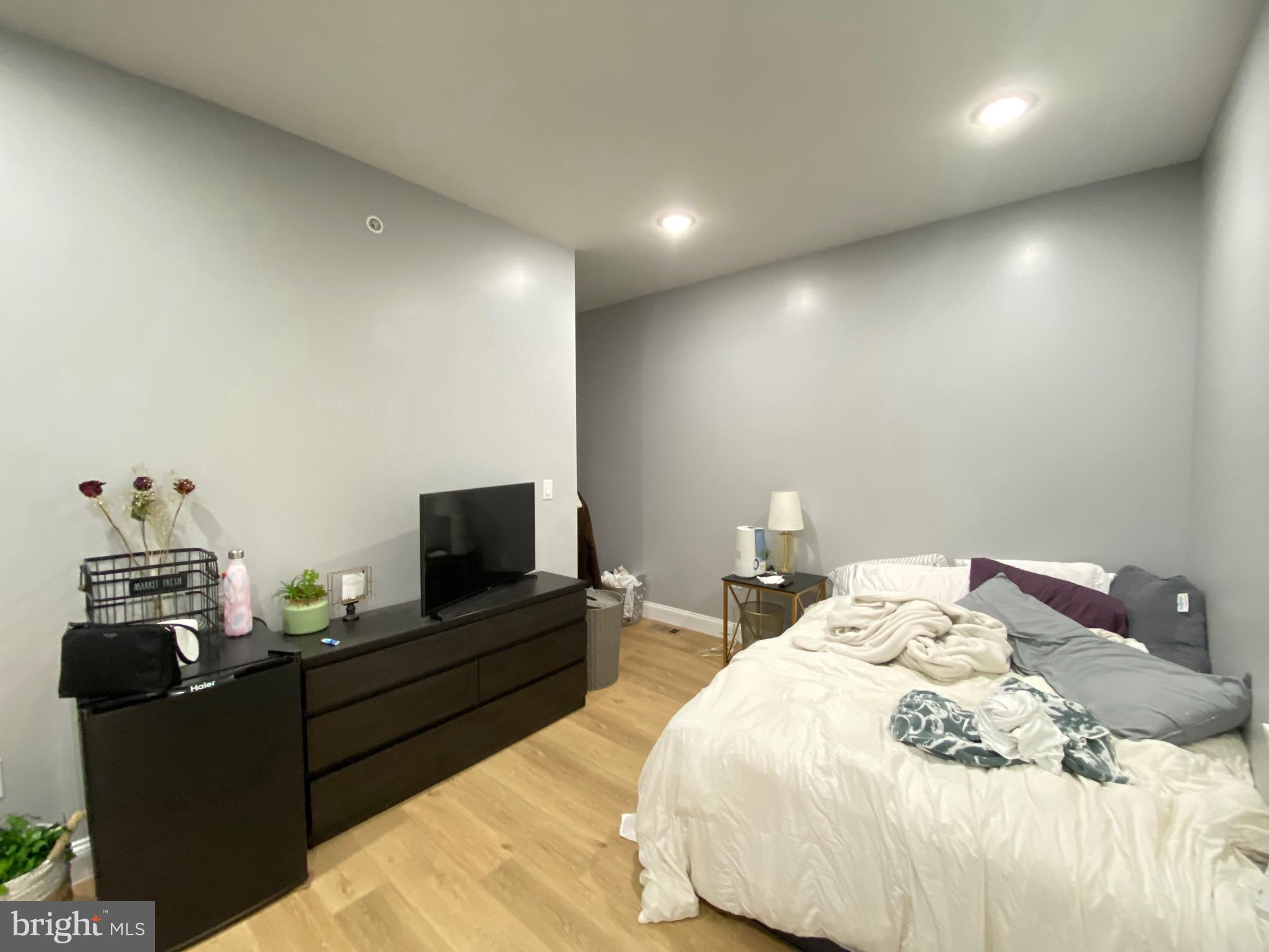 TEMPLE UNIVERSITY - Residential Lease
