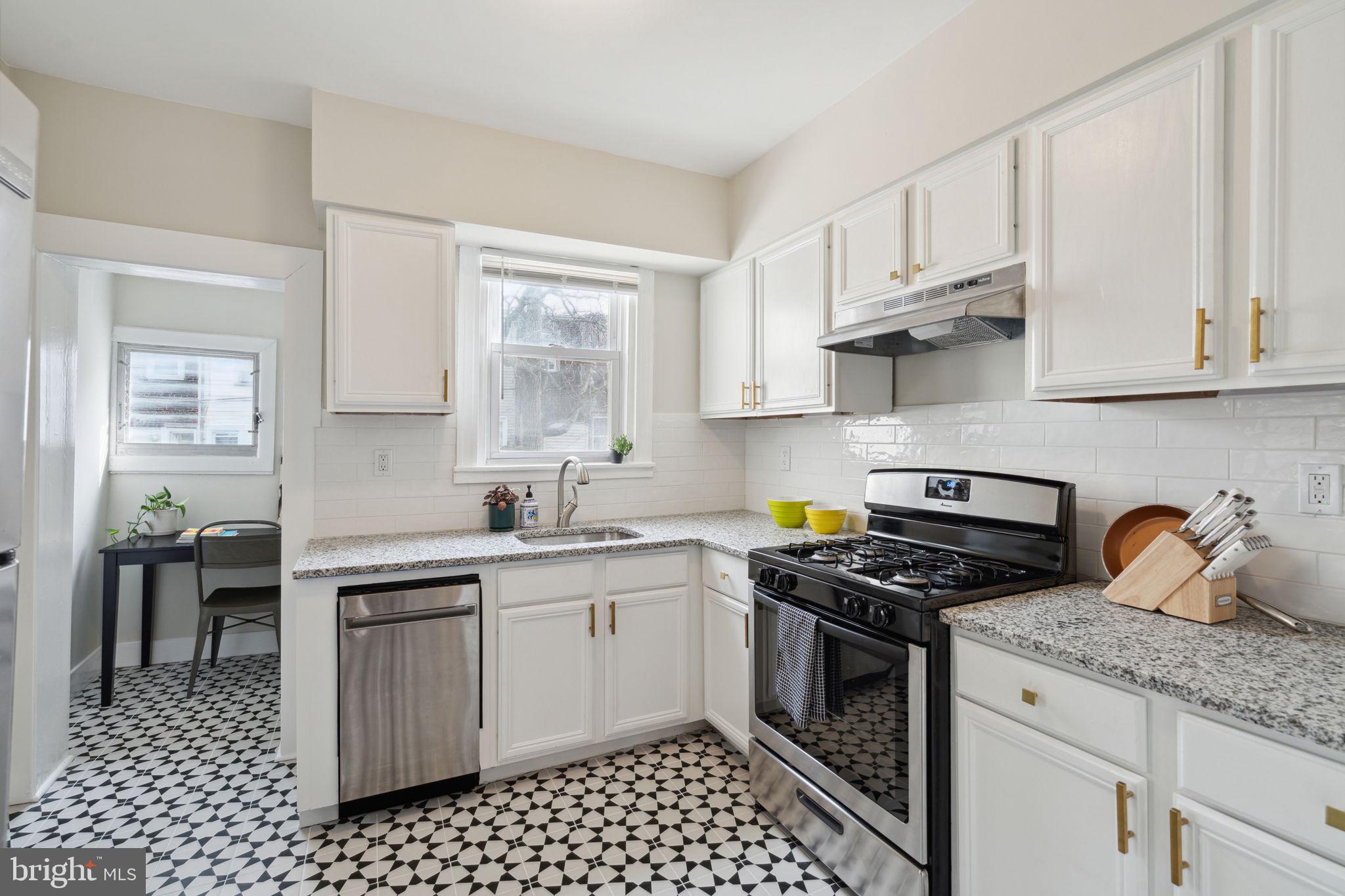 PHILADELPHIA (NORTHWEST) - Residential