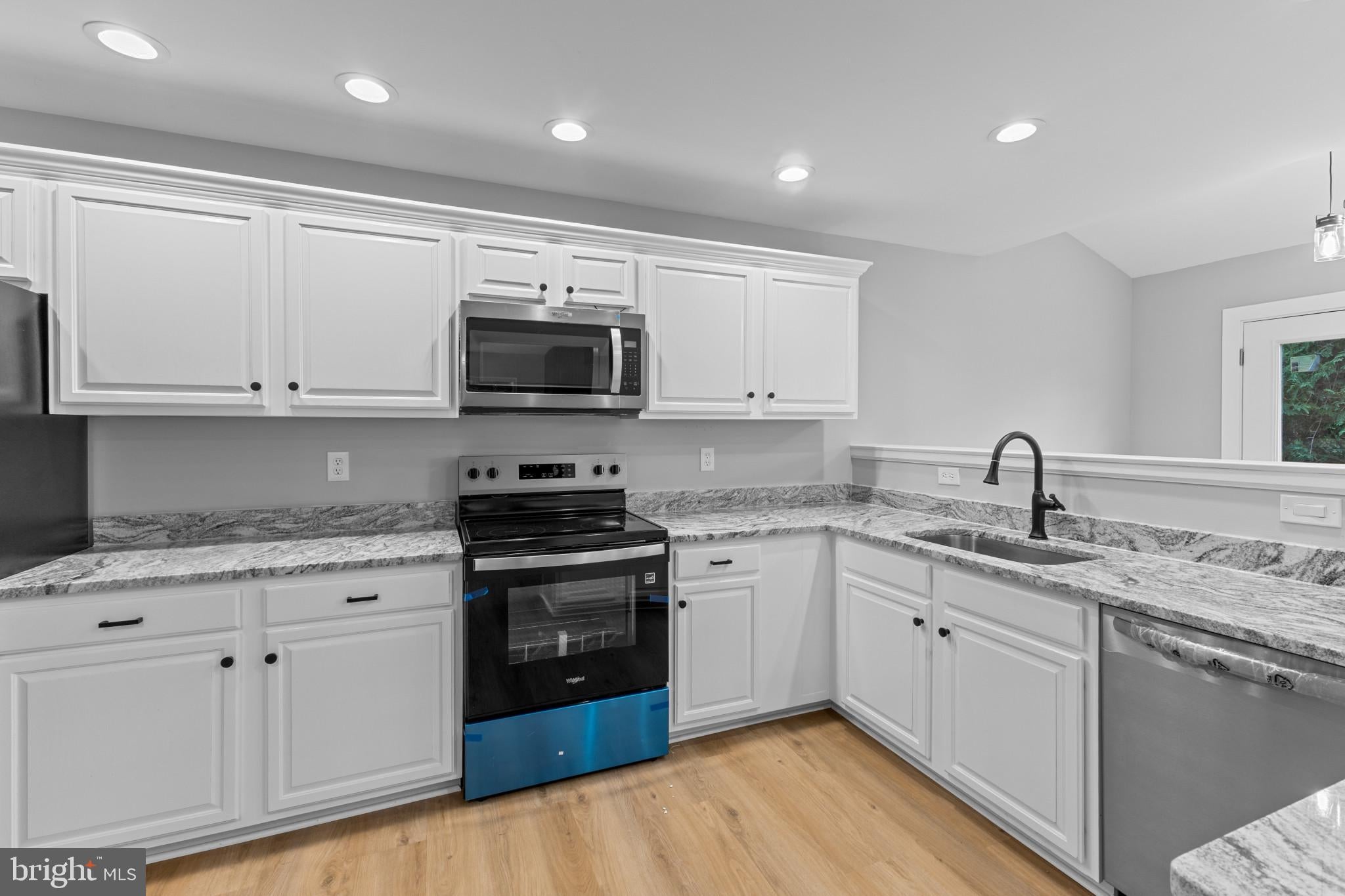 28 EYNON COURT