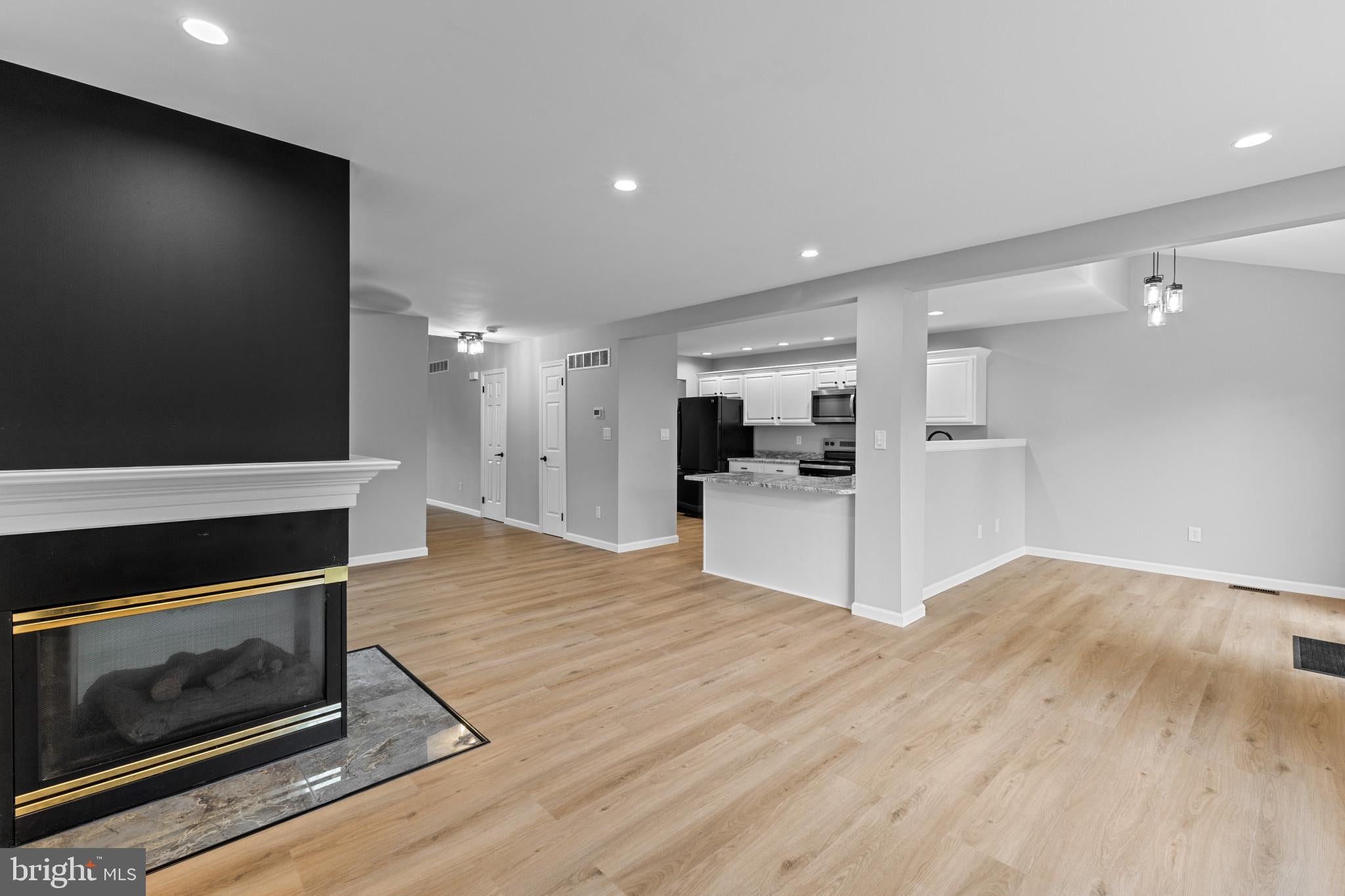 28 EYNON COURT