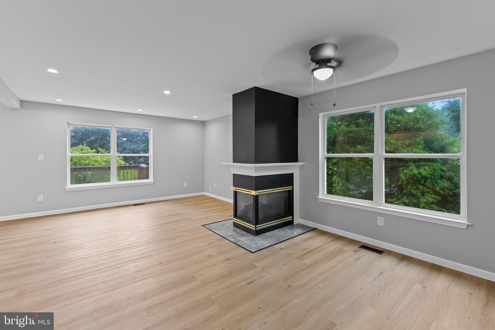 28 EYNON COURT