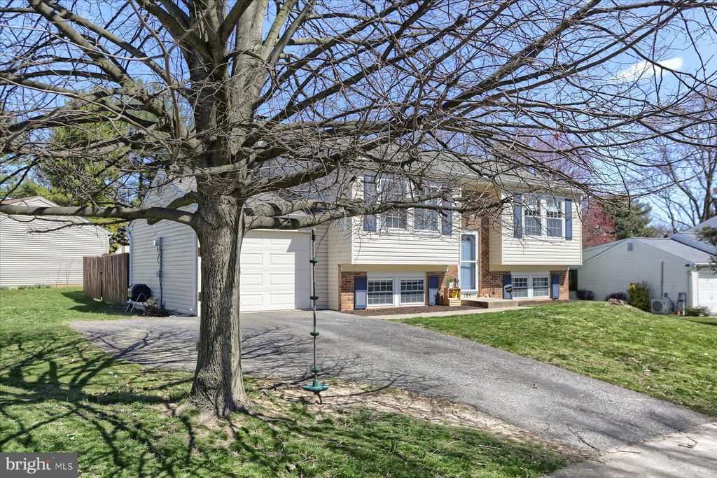 Photo of 185 Warren Way, Lancaster, PA 17601 (MLS # PALA2048328)