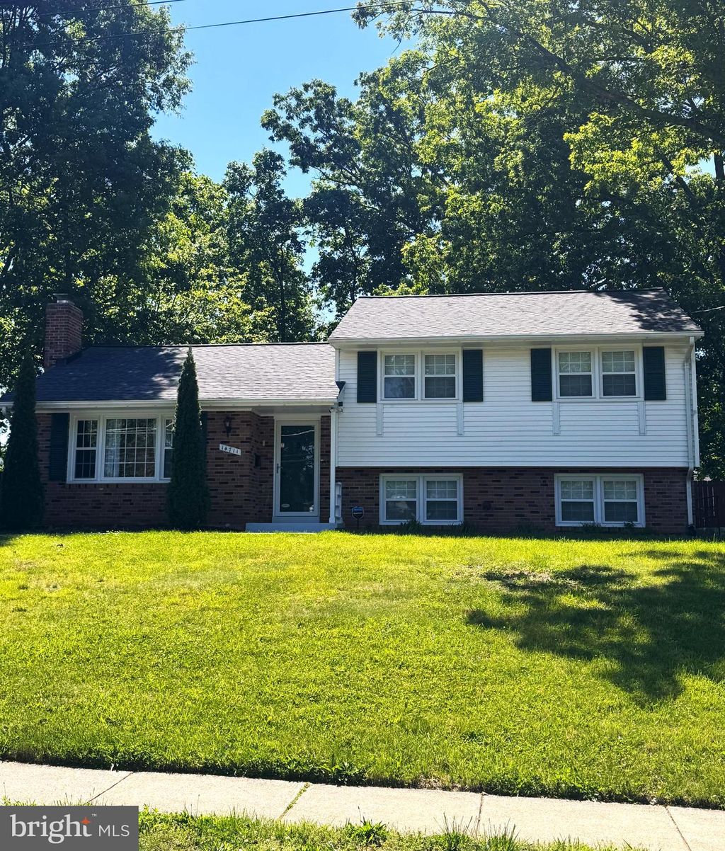 Photo of 14711 Carlbern Drive, CENTREVILLE, VA 20120 (MLS # VAFX2304756)