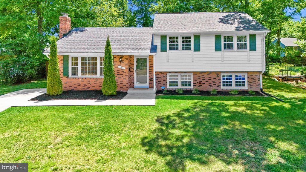 Photo of 14711 Carlbern Drive, CENTREVILLE, VA 20120 (MLS # VAFX2304756)