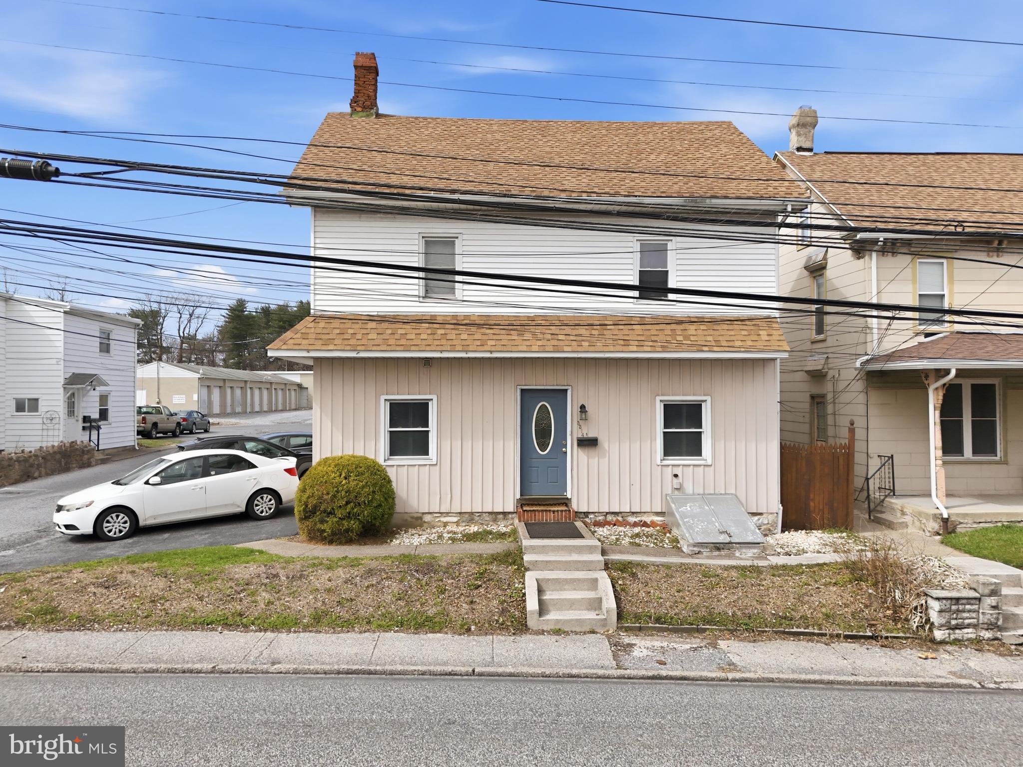 Main image without alt text