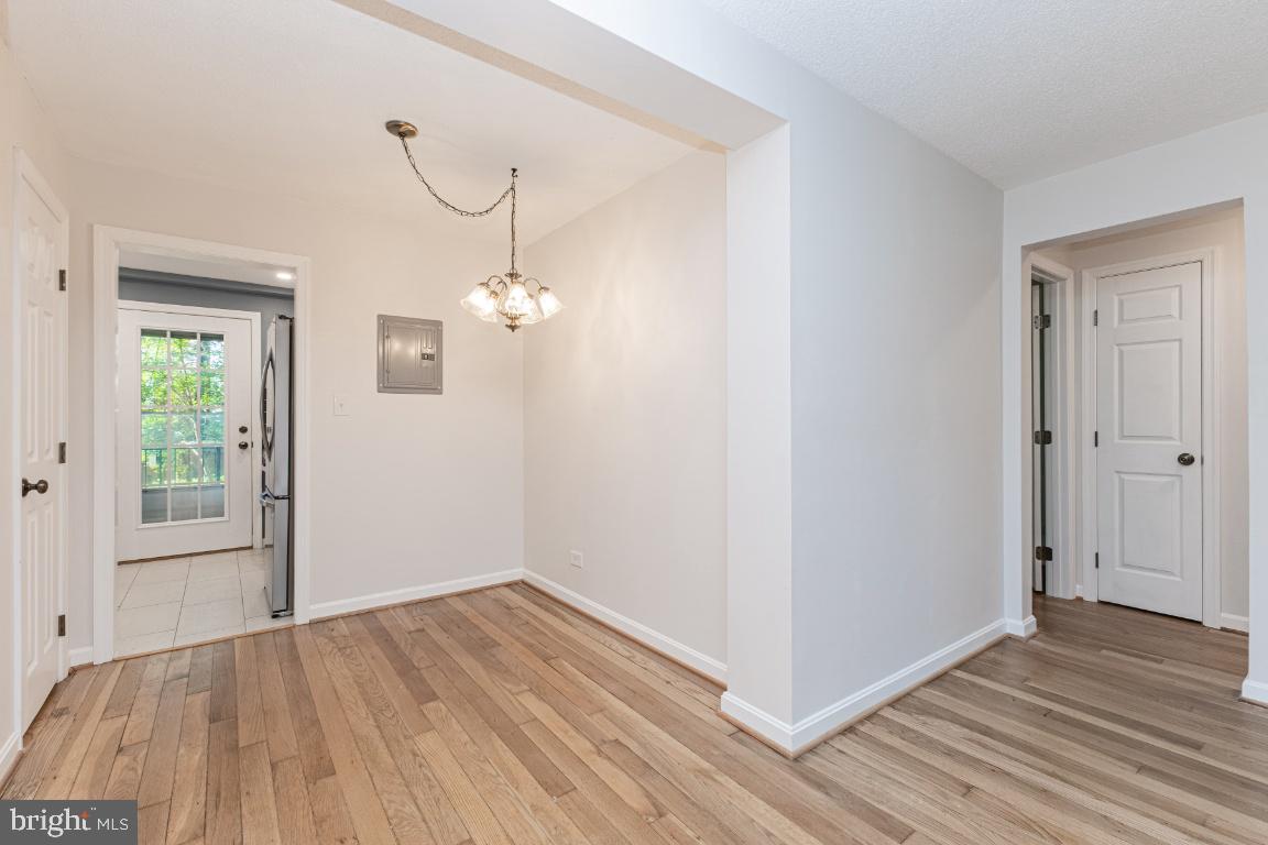 ARLINGTON OAKS - Residential Lease