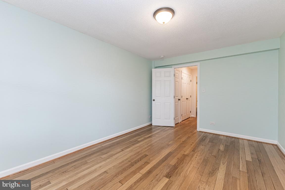 ARLINGTON OAKS - Residential Lease