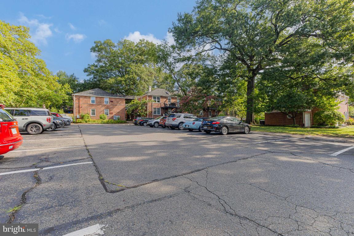 ARLINGTON OAKS - Residential Lease