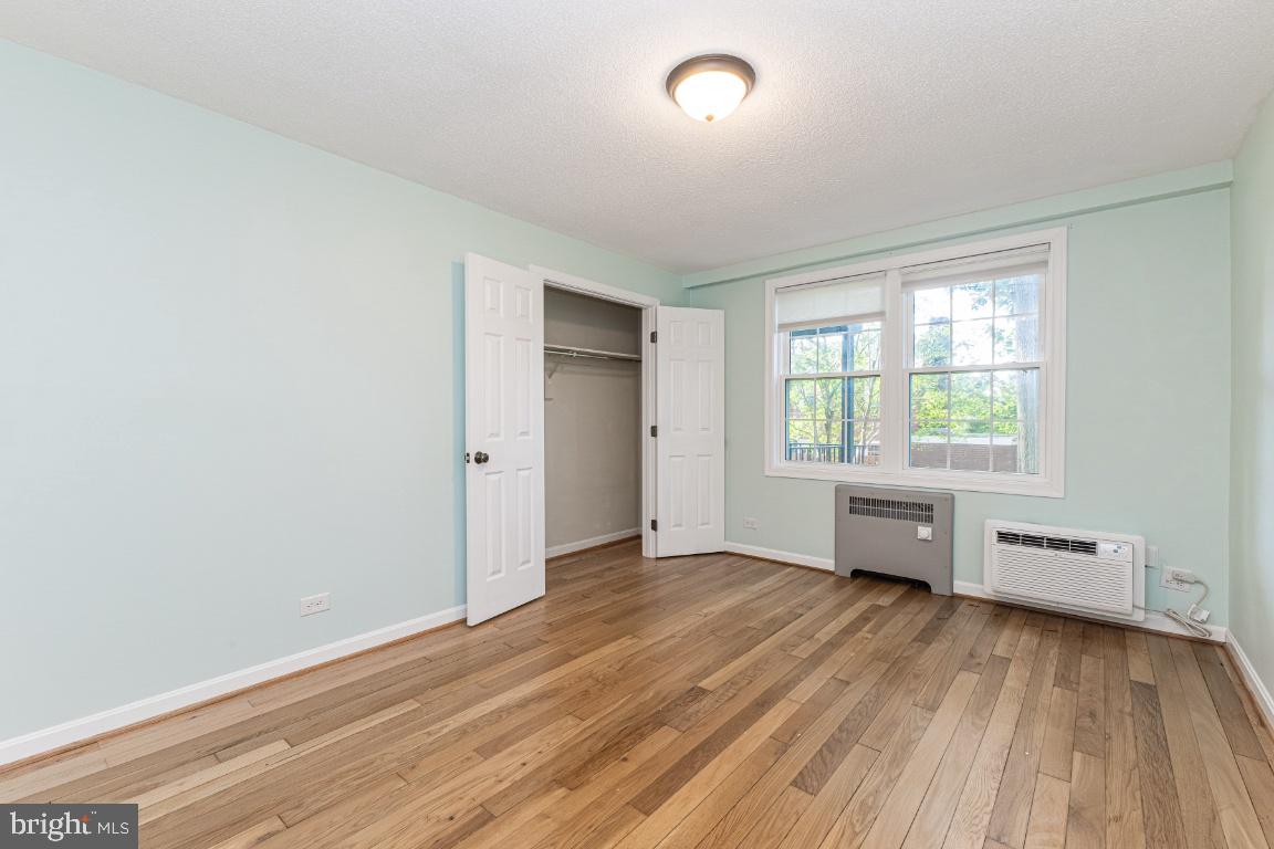 ARLINGTON OAKS - Residential Lease