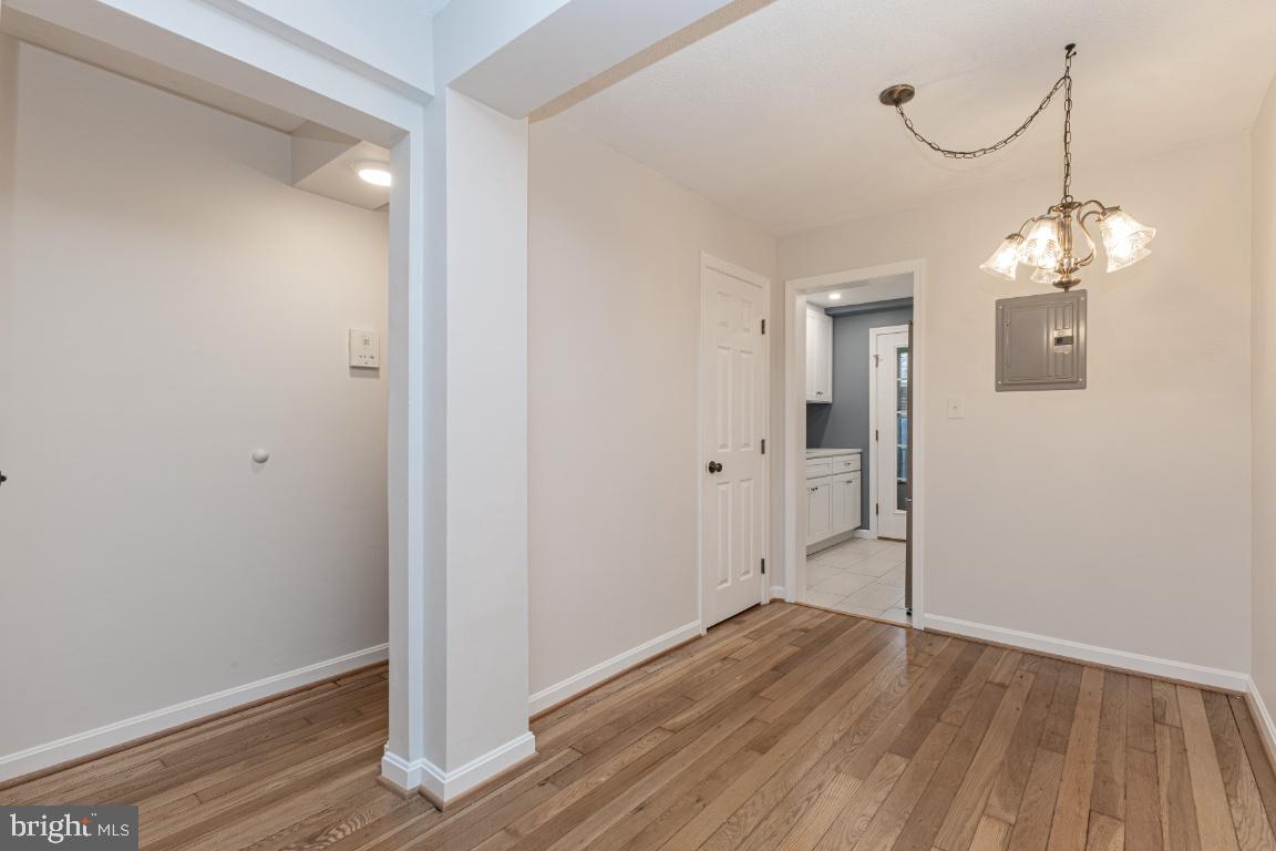 ARLINGTON OAKS - Residential Lease