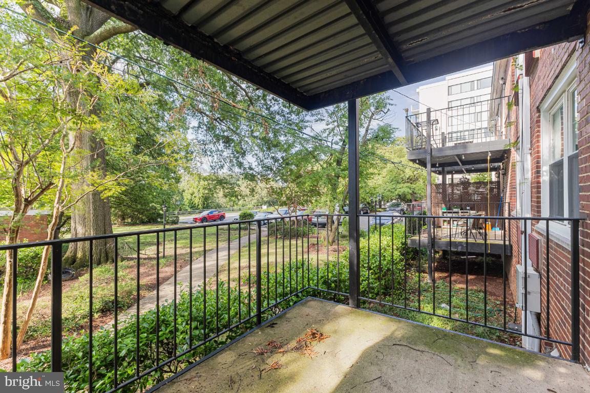 ARLINGTON OAKS - Residential Lease