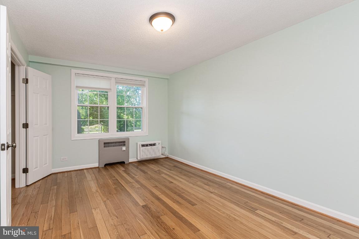 ARLINGTON OAKS - Residential Lease