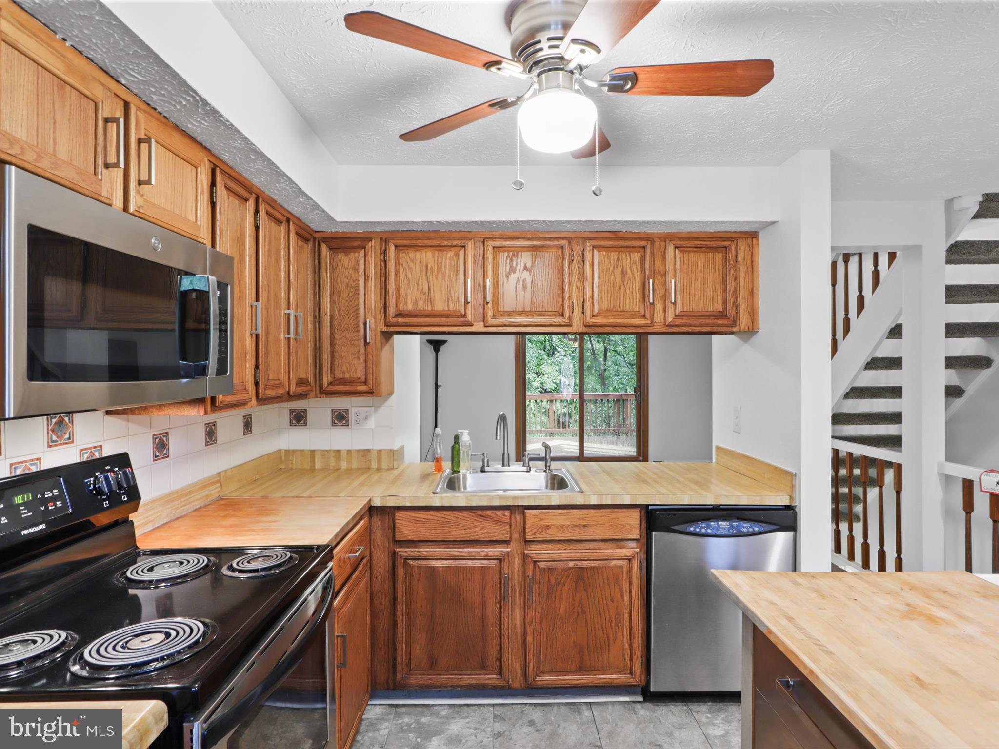 13833 PALMER HOUSE WAY 32-233