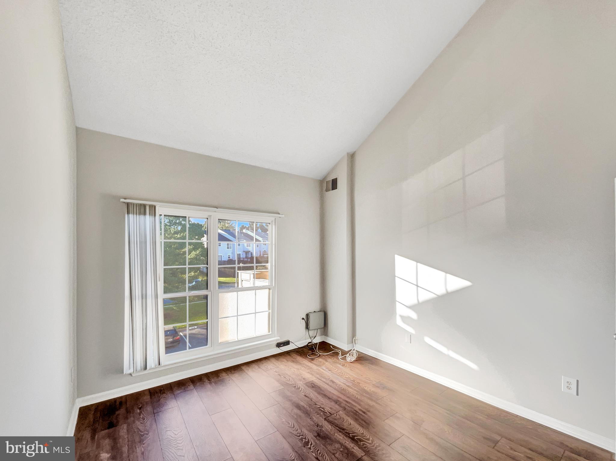 VICTORIA CROSSINGS AT MANCHESTER LAKES - Residential