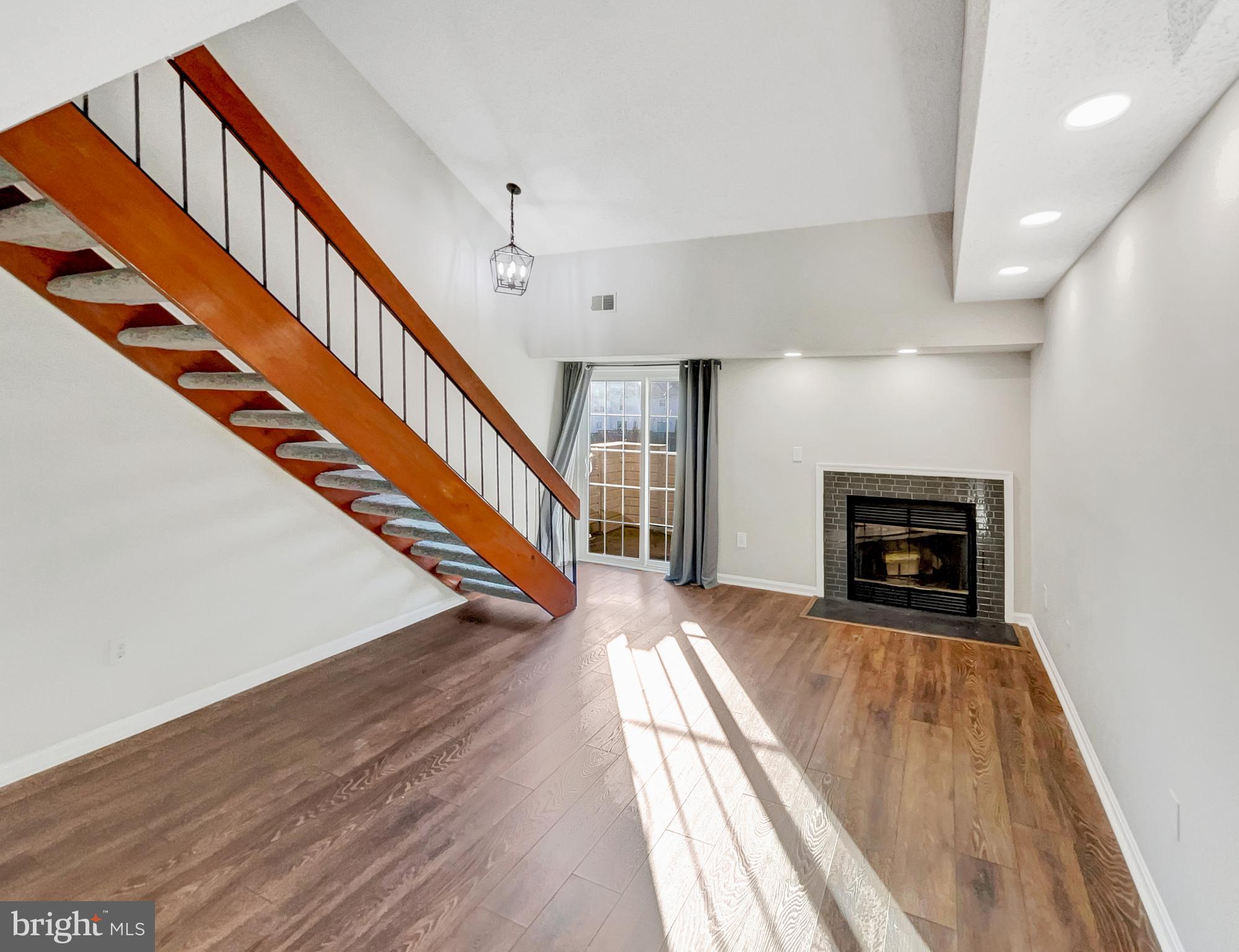 VICTORIA CROSSINGS AT MANCHESTER LAKES - Residential