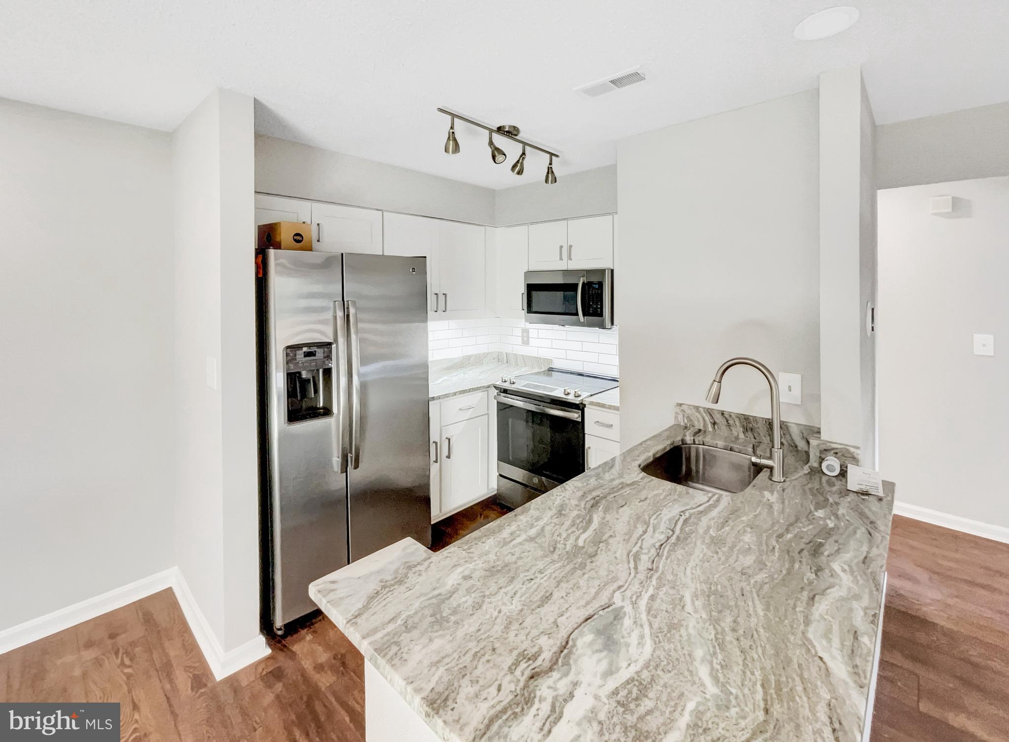 VICTORIA CROSSINGS AT MANCHESTER LAKES - Residential