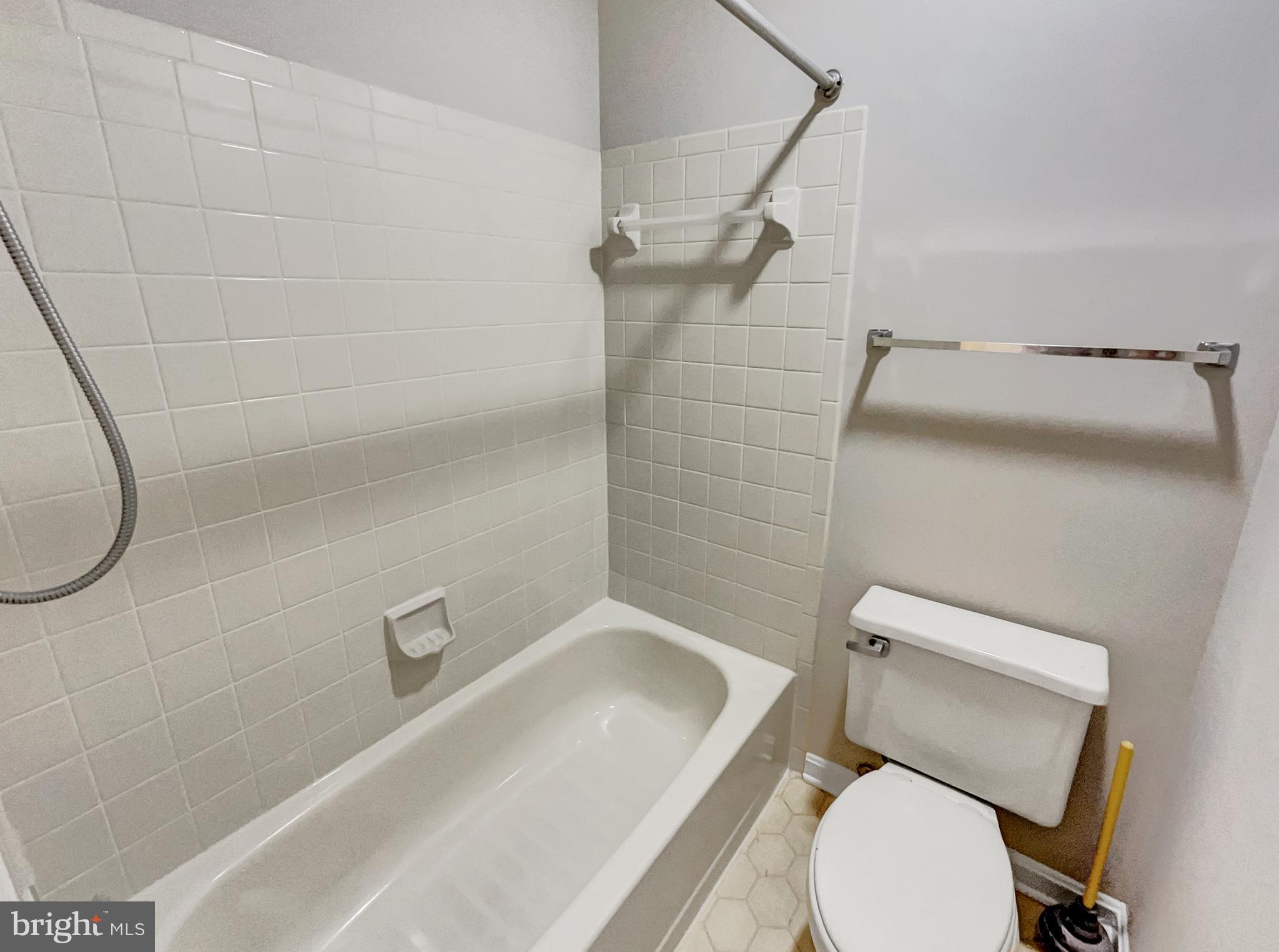 VICTORIA CROSSINGS AT MANCHESTER LAKES - Residential