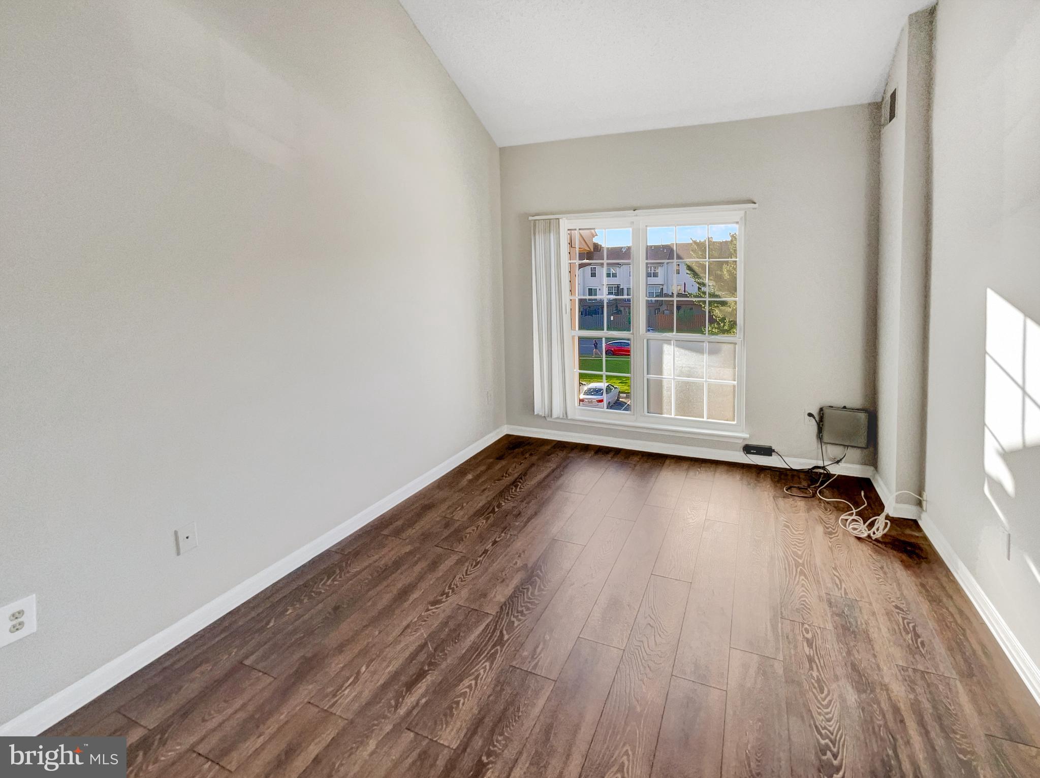 VICTORIA CROSSINGS AT MANCHESTER LAKES - Residential