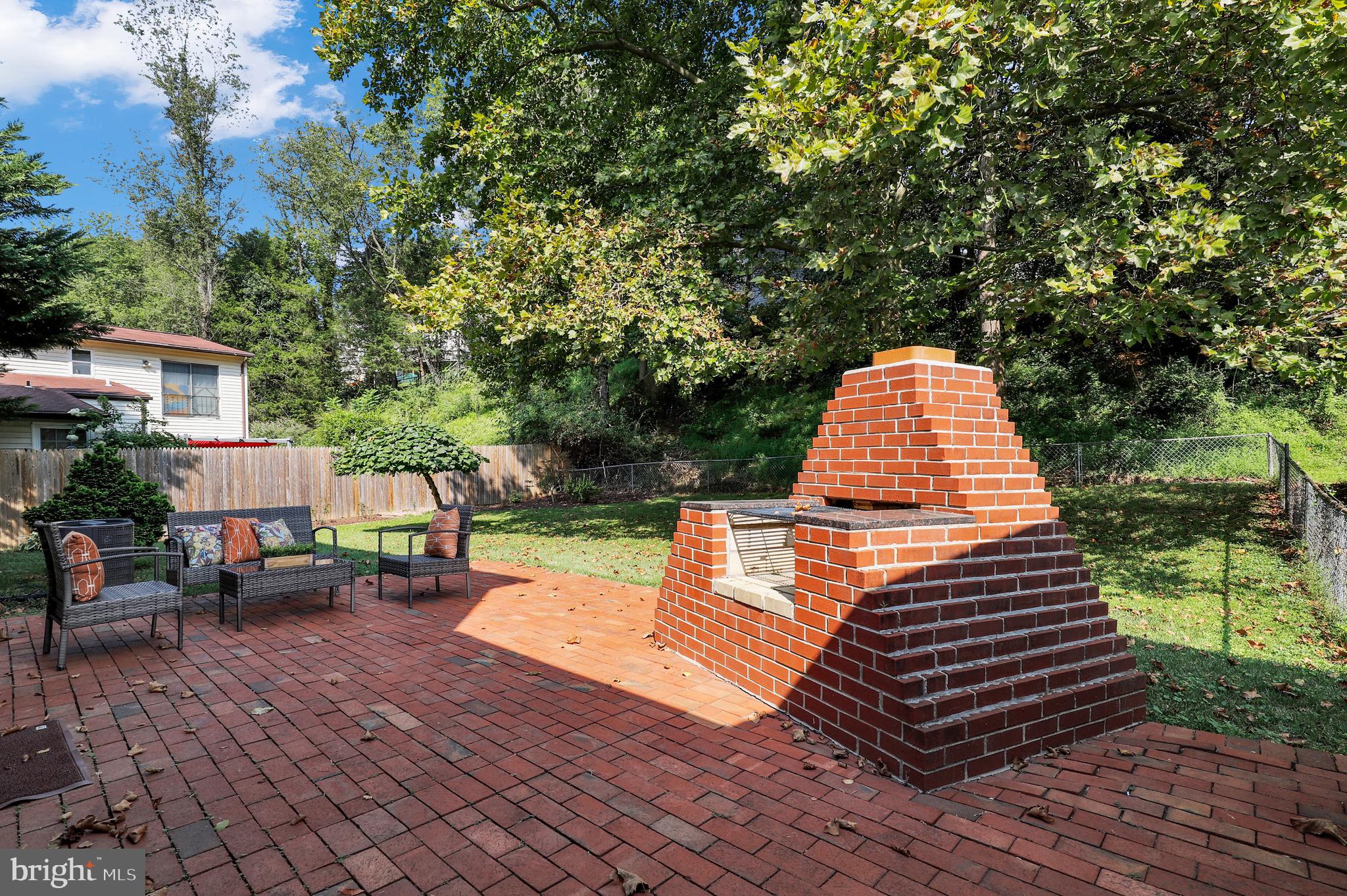 QUINCE ORCHARD KNOLLS - Residential