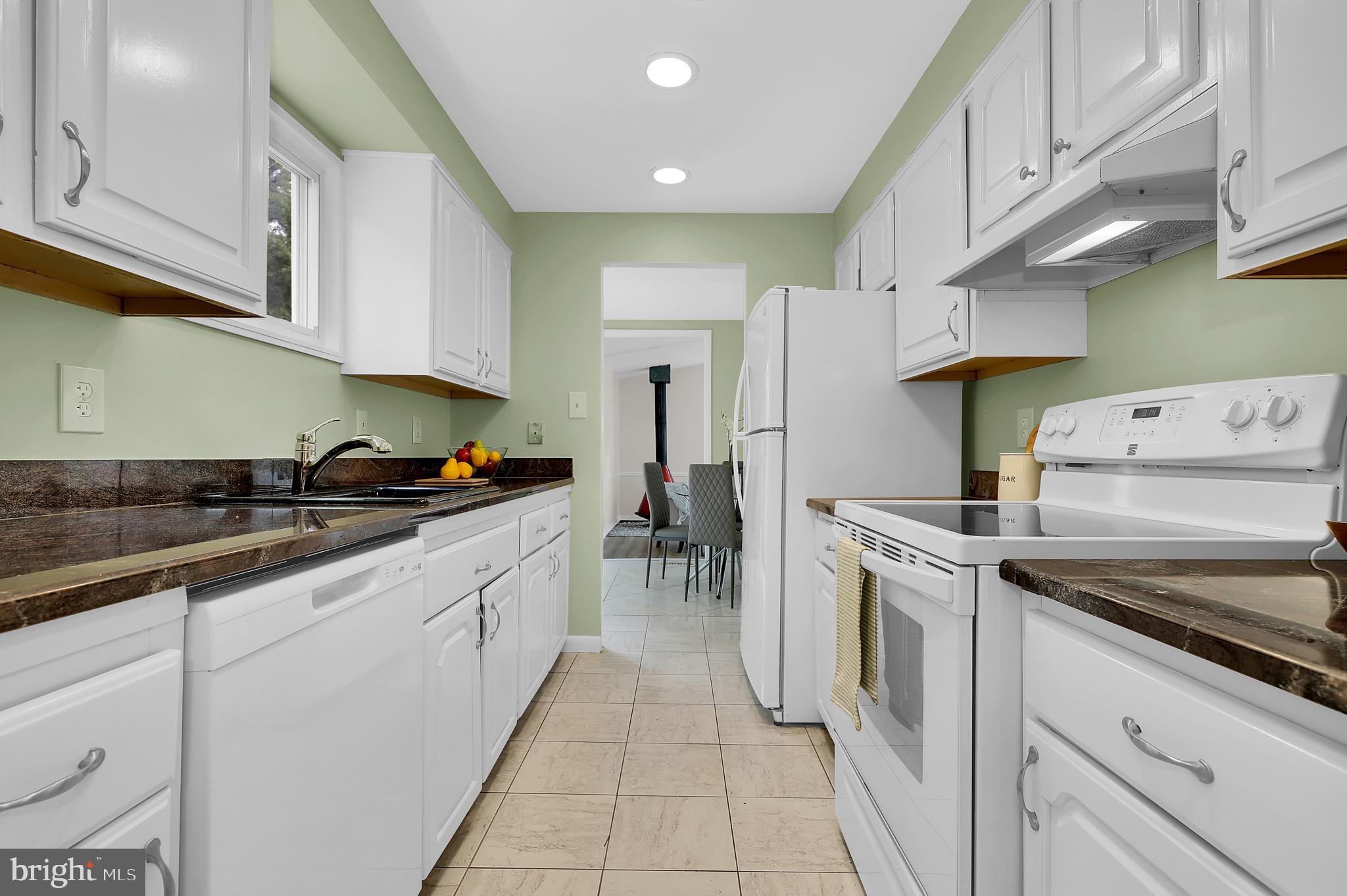 QUINCE ORCHARD KNOLLS - Residential