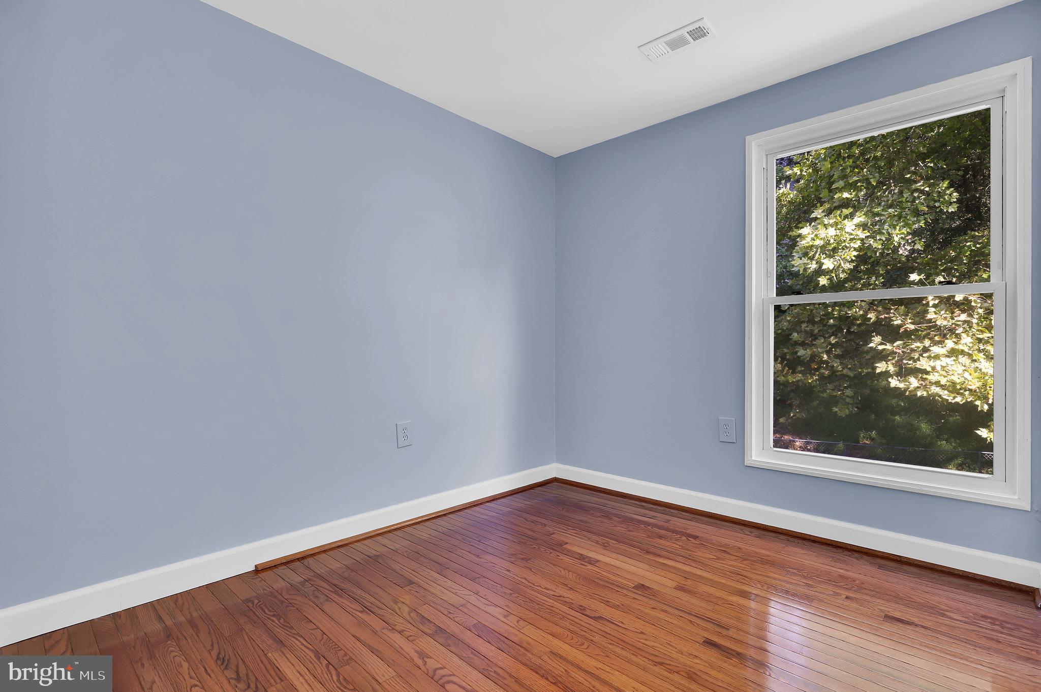 QUINCE ORCHARD KNOLLS - Residential