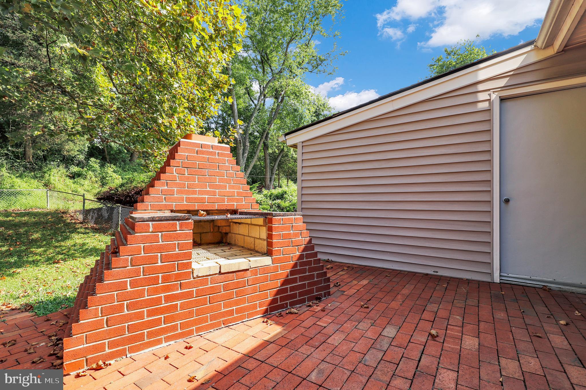 QUINCE ORCHARD KNOLLS - Residential